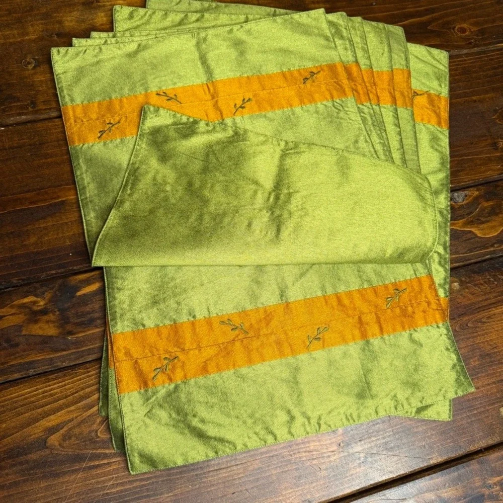 N/A earthy satiny